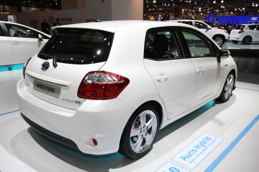 AMI 2010: Toyota stellt Auris Hybrid und modifizierten RAV 4 vor - Bild(4)