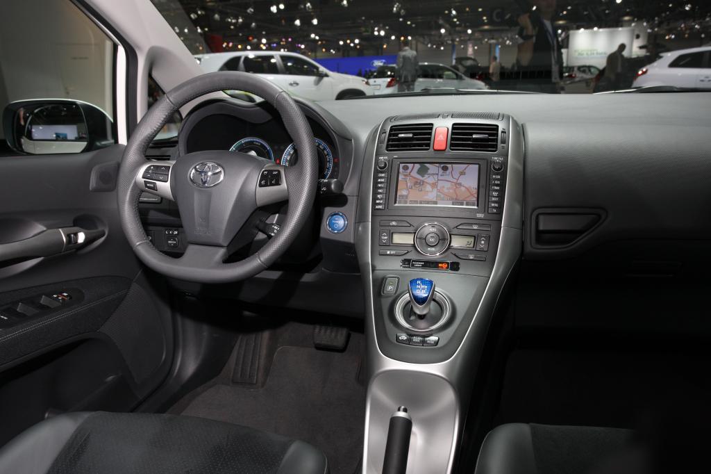 AMI 2010: Toyota stellt Auris Hybrid und modifizierten RAV 4 vor - Bild(5)