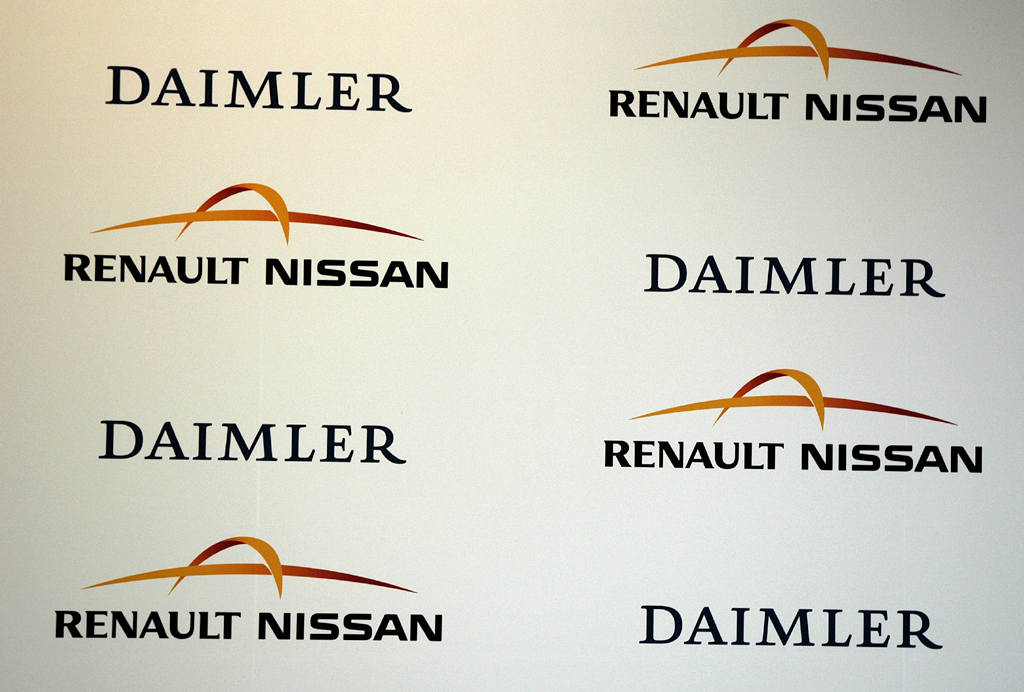 Alles schriftlich: Die strategische Kooperation von Daimler mit Renault/Nissan ist nunmehr perfekt.