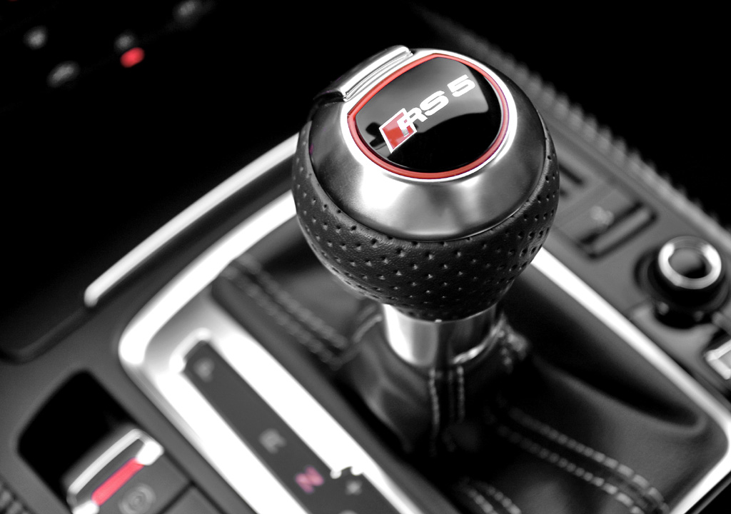Audi RS5: Blick auf den Wählhebel der Siebengang-S-Tronic.