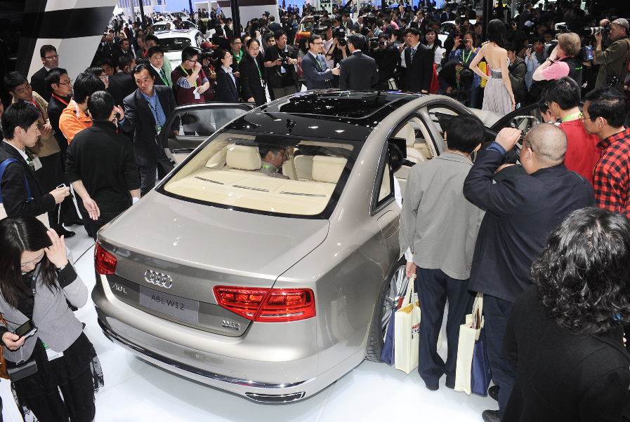 Auto China 2010: Audis Krone auch für China? – Kein Mangel an Millionären!