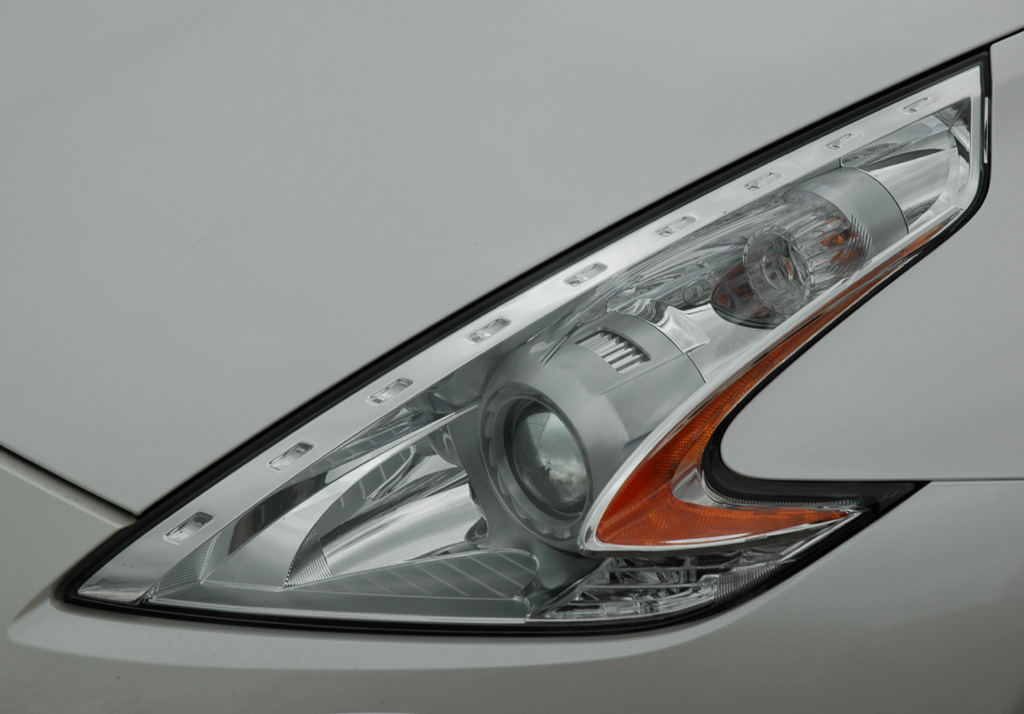 Blick auf vordere Leuchteinheit beim 370Z-Roadster.