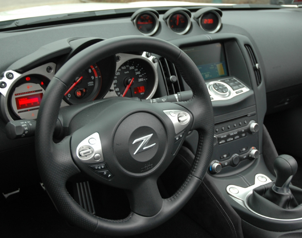 Blick ins Cockpit der offenen 370Z-Variante.