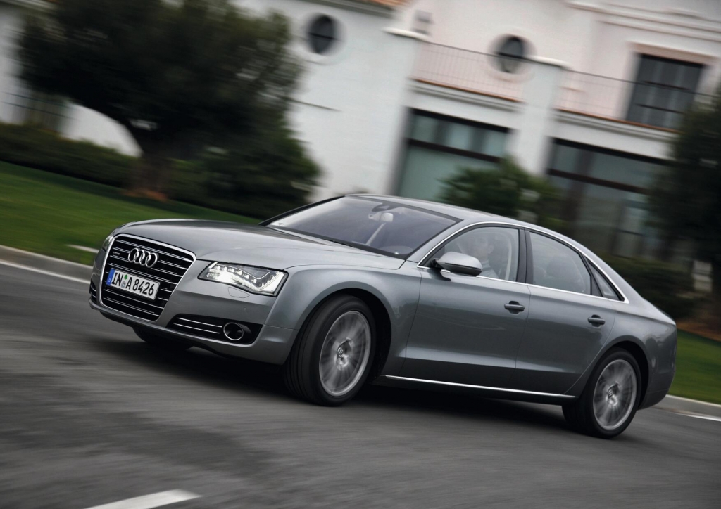 Bosch liefert vorausschauendes Notbremssystem für Audi A 8
