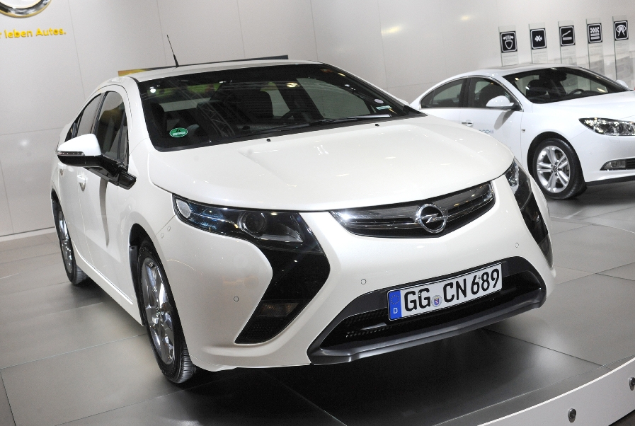 Das erstes Vorserienfahrzeug des Ampera wurde in Warren fertiggestellt.