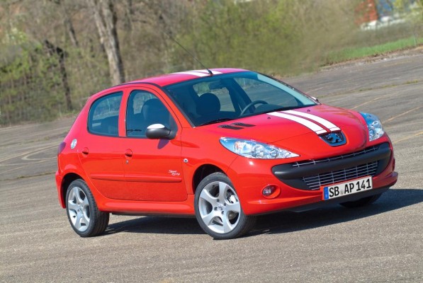 Der Peugeot 206+ gibt sich als ''Street Racing'' sportlich