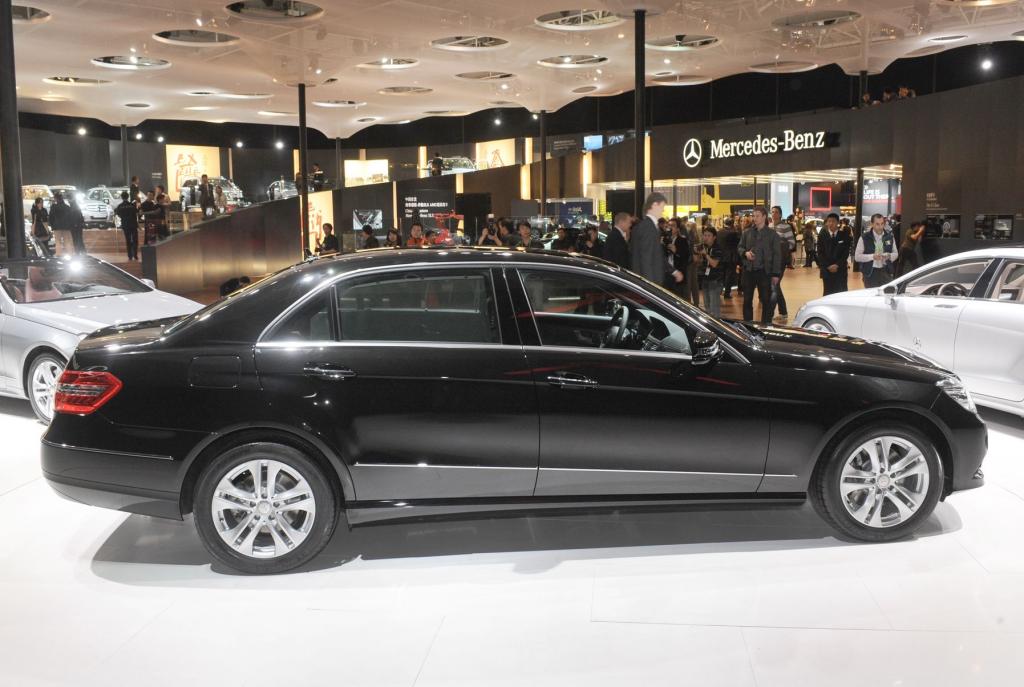Die Langversion der neuen E-Klasse bietet 14 Zentimeter mehr Beinfreiheit im Fond und wurde von Mercedes-Benz speziell für den bedeutenden chinesischen Chauffeurslimousinen-Markt entwickelt. 