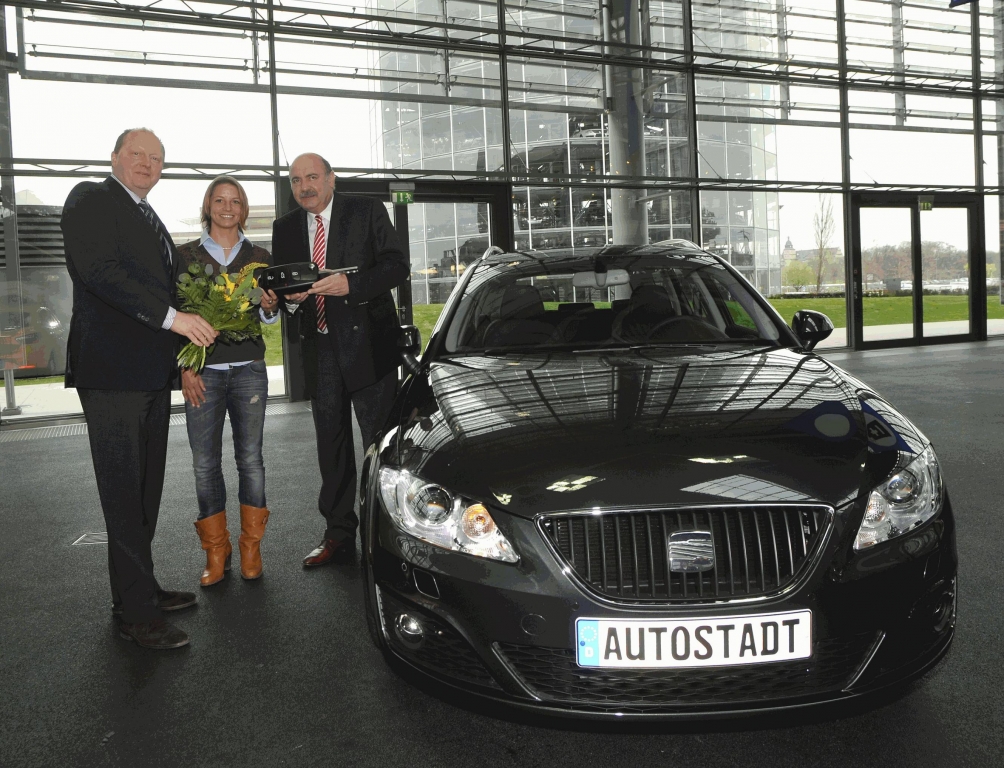 Erfolgreichste deutsche Torjägerin fährt Seat Exeo ST