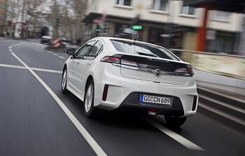 Erste Fahrt im Opel Ampera: Hoffnungsträger unter Strom 