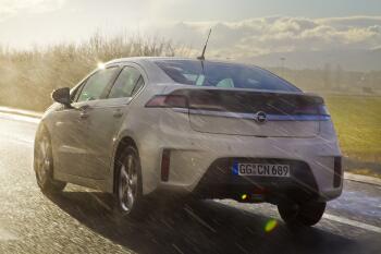 Erste Fahrt im Opel Ampera: Hoffnungsträger unter Strom 