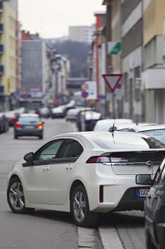 Erste Fahrt im Opel Ampera: Hoffnungsträger unter Strom 
