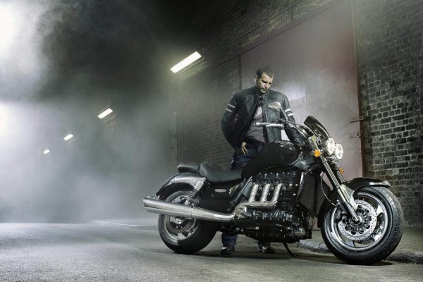 Fahrbericht Triumph Rocket III Roadster: Dampf im Kessel 