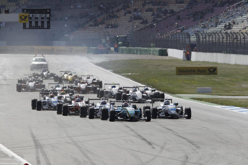 Formel 3 Euro Serie: Volkswagen Piloten bauen Tabellenführung aus