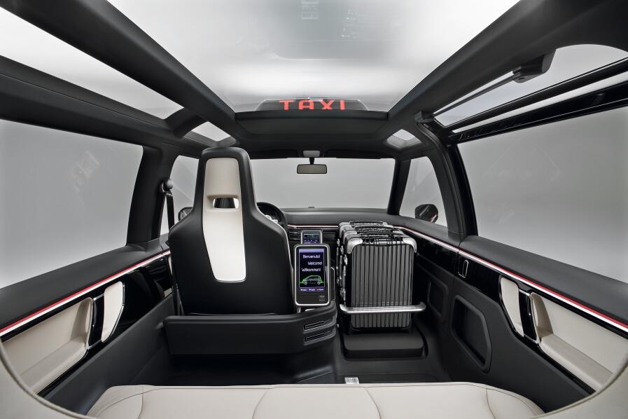 Hannover Messe 2010: Weltpremiere des Milano Taxi bei Volkswagen