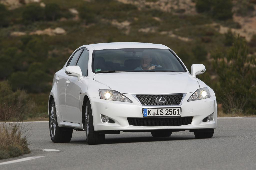 Lexus IS: Mehr Sport und Komfort zum Geburtstag 