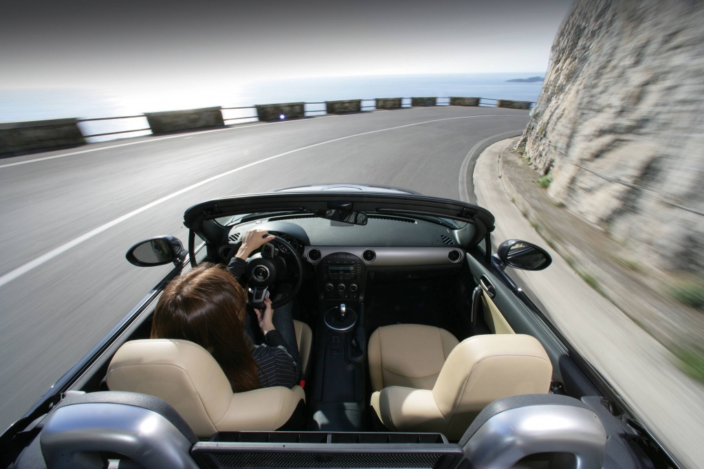 Mazda MX-5 Roadster Coupe  