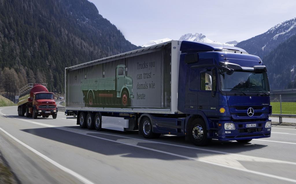 Mercedes-Benz Actros 1844 und Mercedes-Benz LP 1620 auf Vergleichsfahrt.