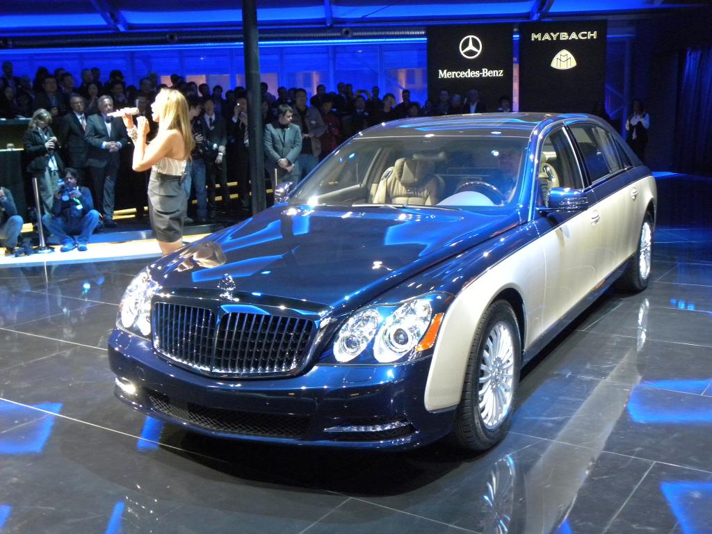 Mercedes-Benz Preview auf der Aufo China 2010: Premiere mit Gesang - Leona Lewis vor dem Maybach 57 S.