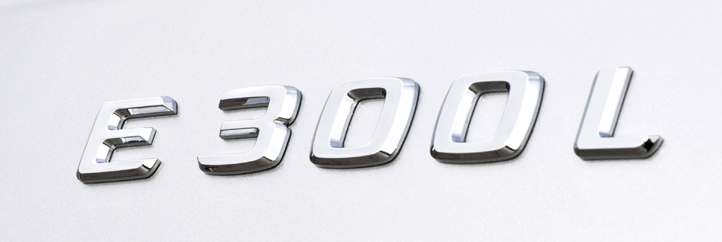 Mercedes E-Klasse lang: Schriftzug auf dem Kofferraum-Deckel.