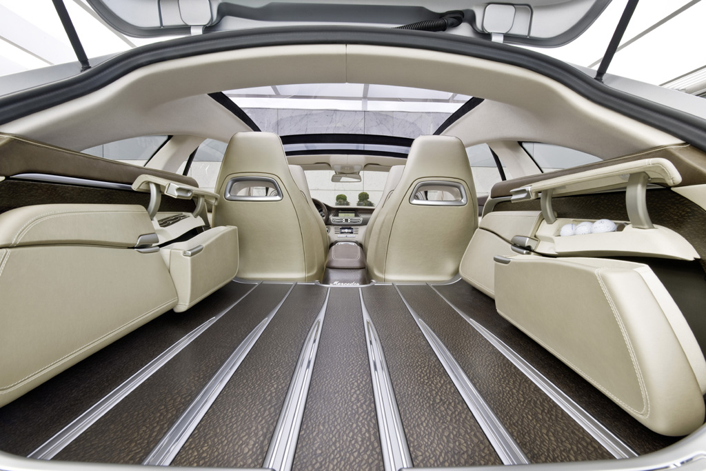 Mercedes Shooting Brake: Blick in den edel interpretierten Laderaum.