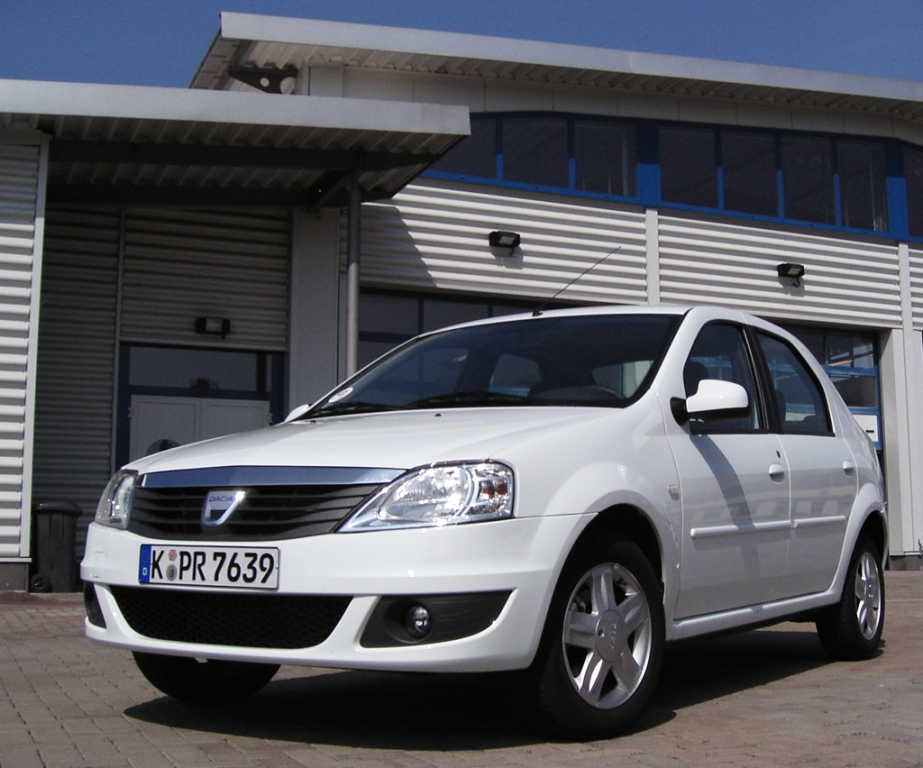 Mit Dacias Logan-Limousine, hier elegant ganz in Weiß, fing alles an.