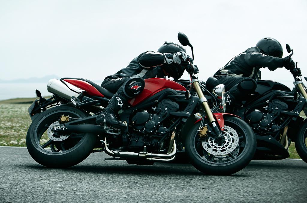 Mit der Triumph Street Triple kostenlos durch die Motorradsaison