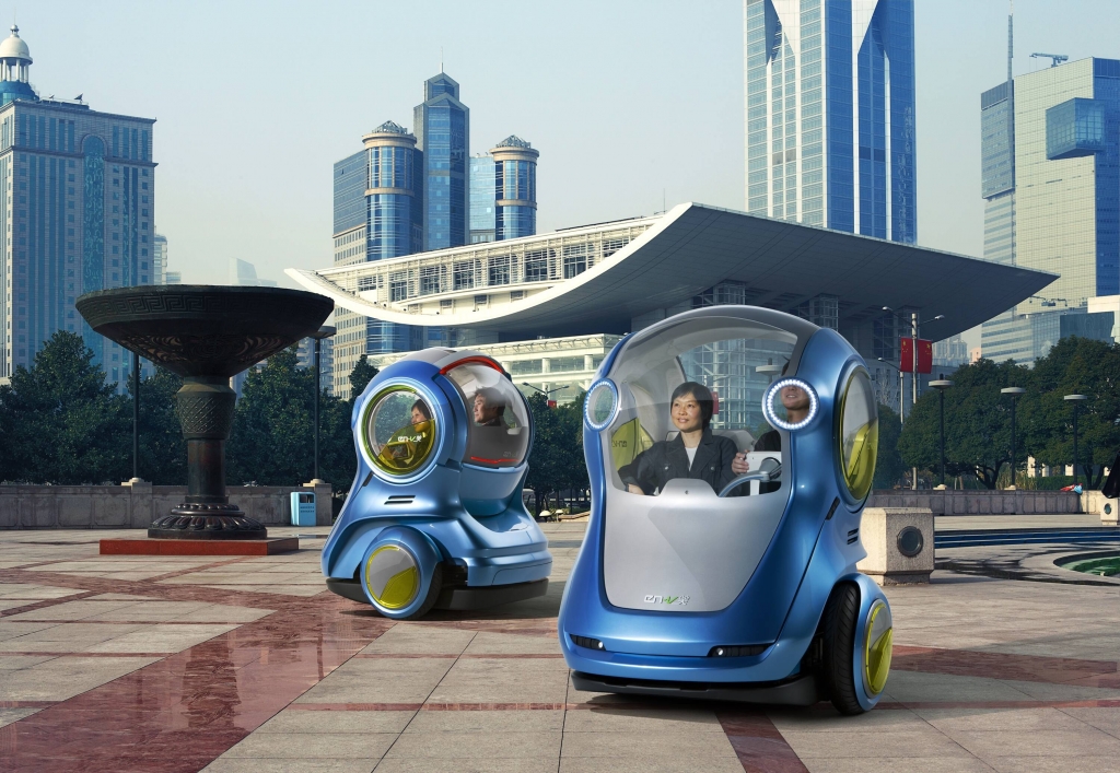Mit seinem Konzept EN-V demonstriert GM seine Vorstellung künftiger urbaner Mobilität. Hier wird das E-Konzept mit modernster Kommunikationstechnik kombiniert. 