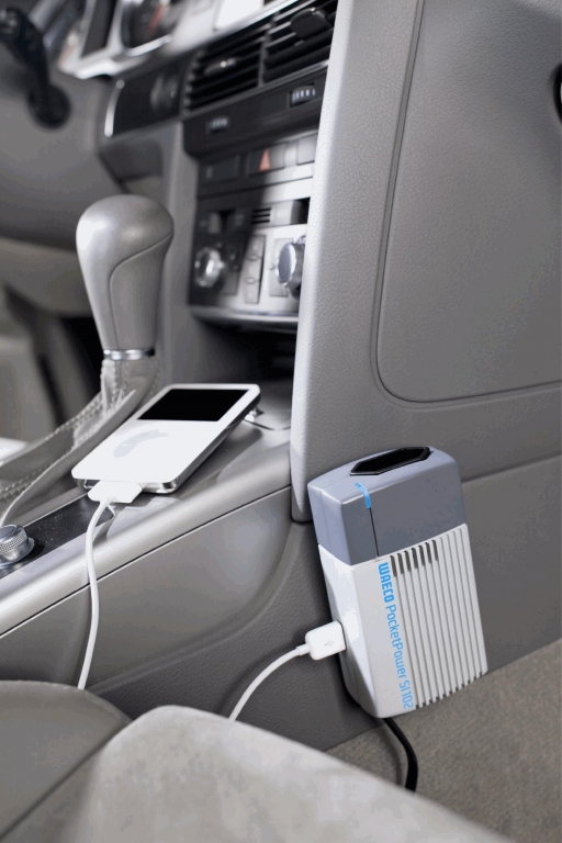 Neben einer 230-Volt-Steckdose verfügt der Wechselrichter auch über einen USB-Anschluss. 