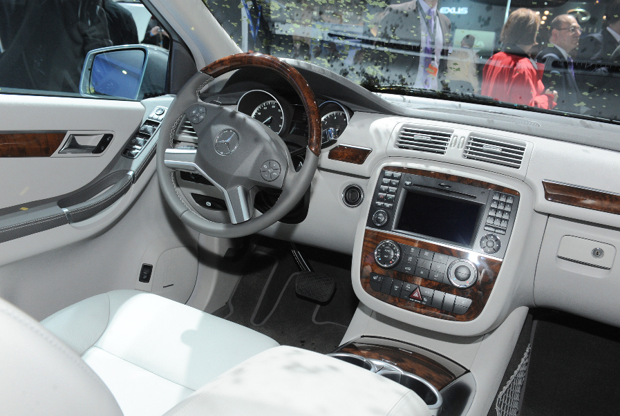 New York Auto Show 2010: Mercedes-Benz hat die R-Klasse aufgefrischt