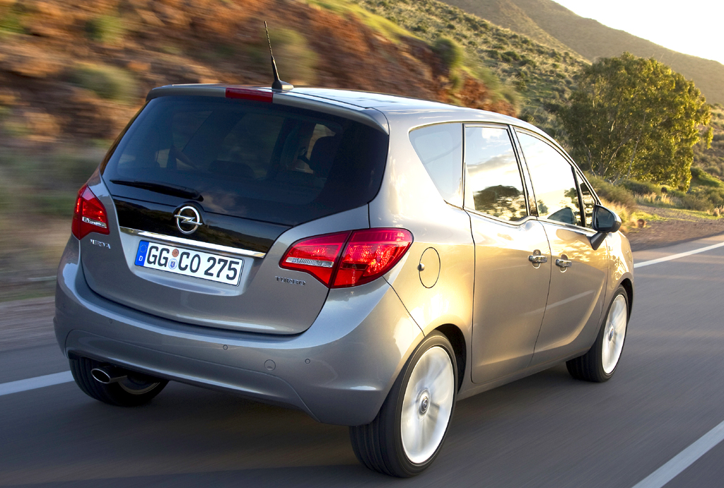 Opel Meriva: Heck-/Seitenansicht. 