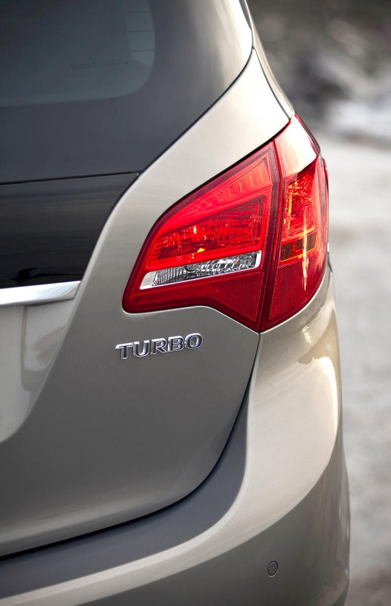 Opel Meriva: Leuchteinheit hinten mit Schriftzug. 