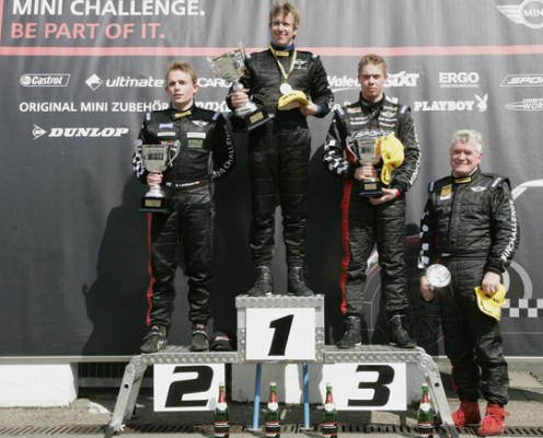 Packender Auftakt zur MINI CHALLENGE 2010.