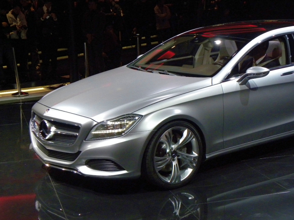 Peking 2010: Mercedes-Benz präsentiert coupéhafte Kombi-Studie