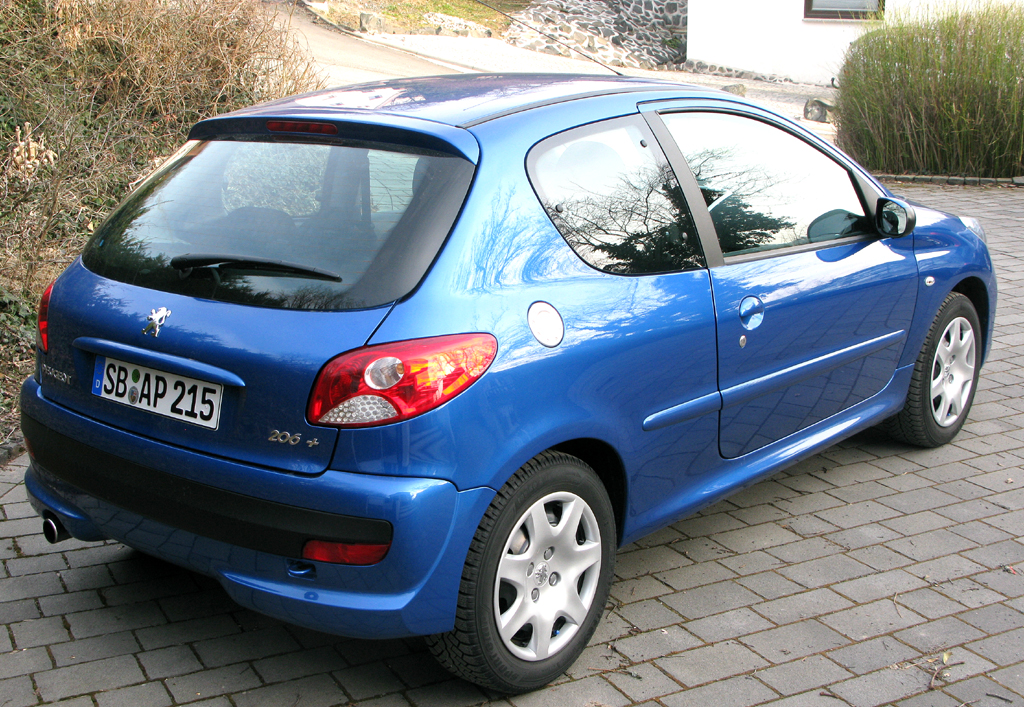 Peugeot 206+: Heck-/Seitenansicht.