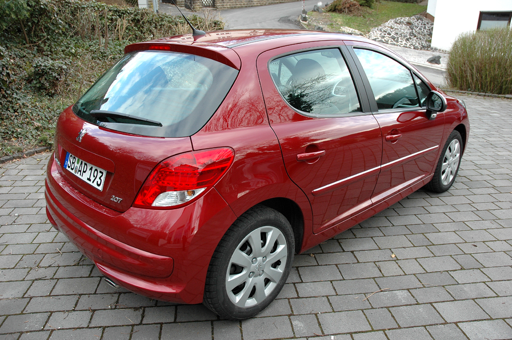 Peugeot 207: Heck-/Seitenansicht.