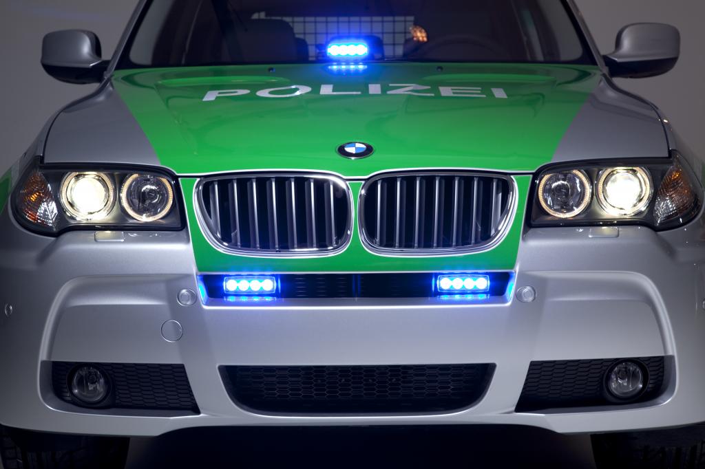 Polizei testet speziellen BMW X 3 für die Autobahn