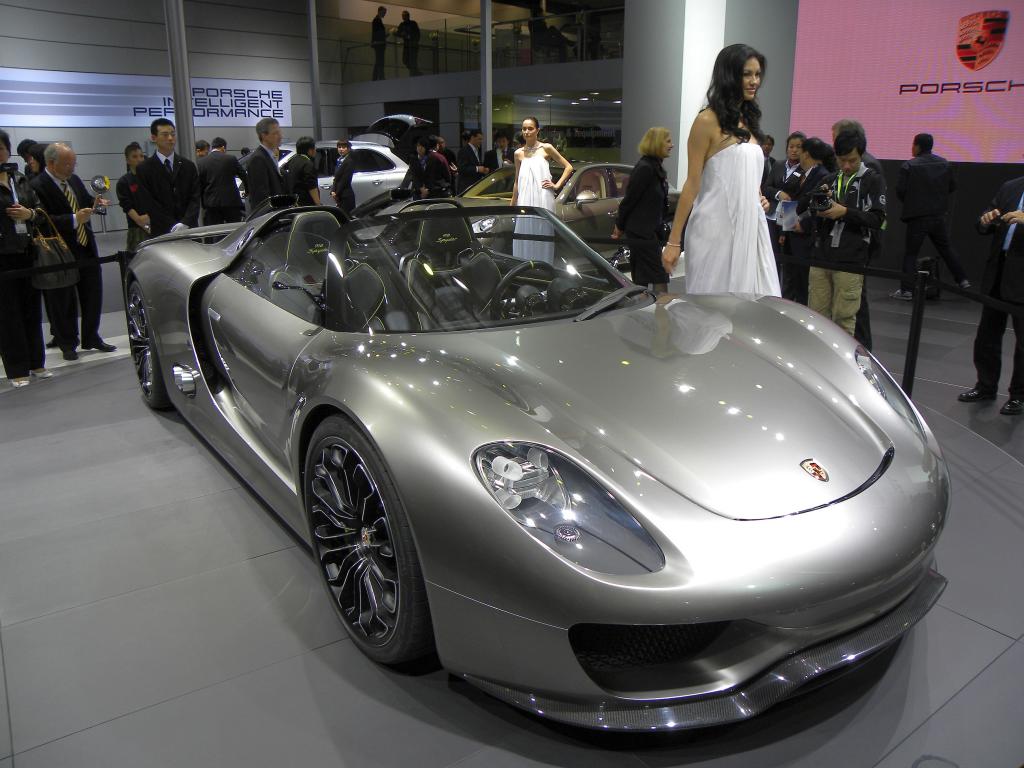 Porsche 918.