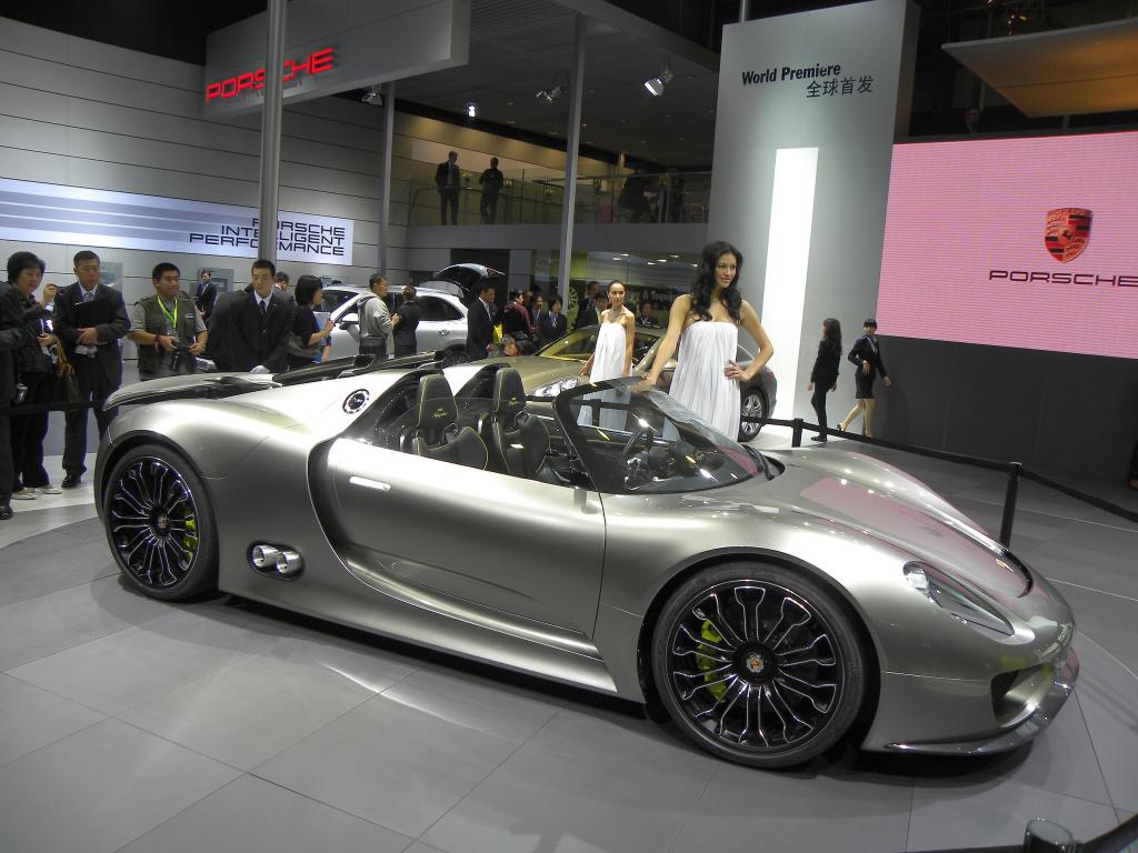 Porsche 918.