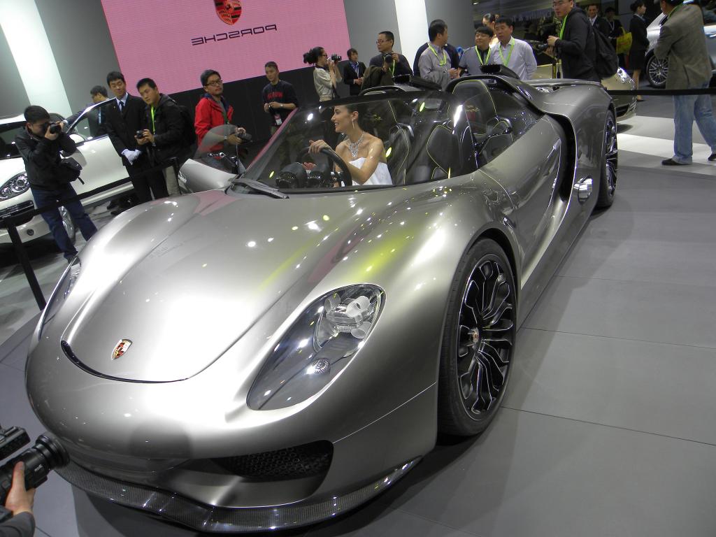 Porsche 918.