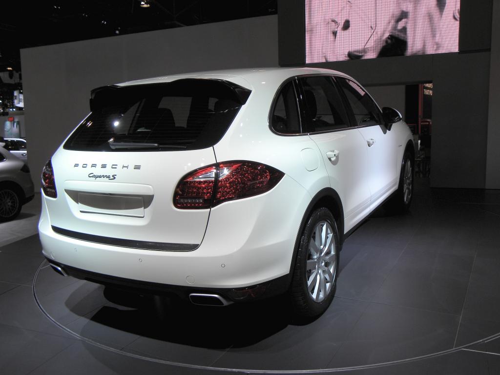 Porsche Cayenne S Hybrid.