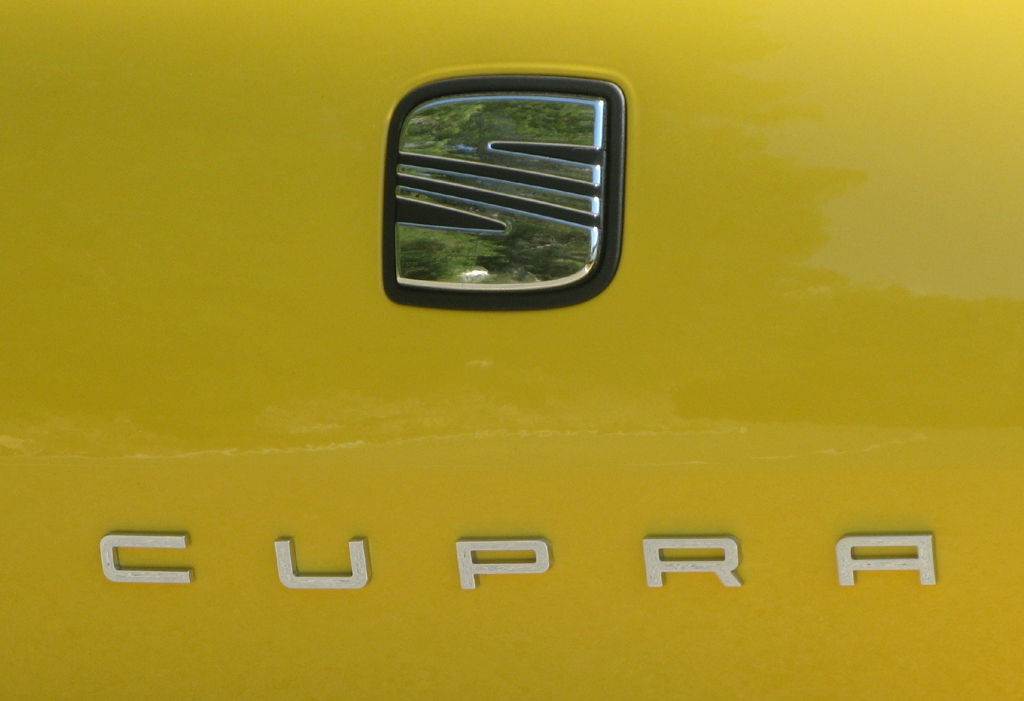 Seat-Zeichen für Sportlichkeit II: Cupra.