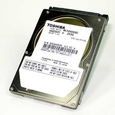 Toshiba baut weltweit erste Automobil-Festplatte mit 200 GB Speicherkapazität