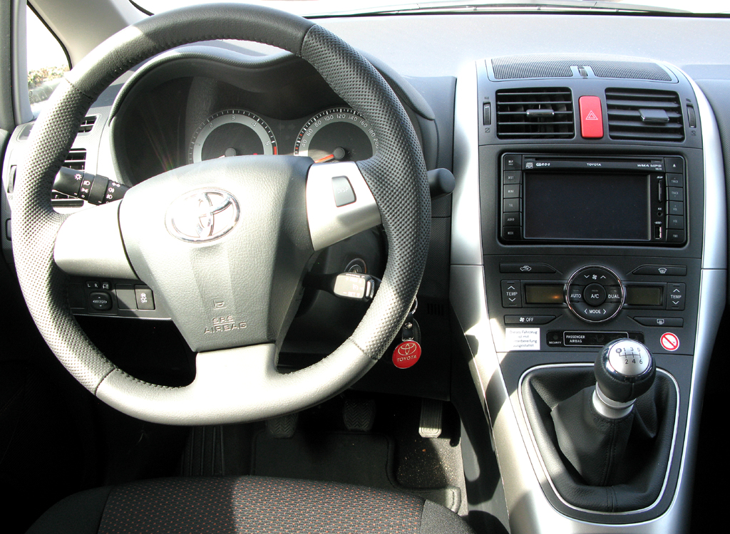 Toyota Auris: Blick ins Cockpit. 