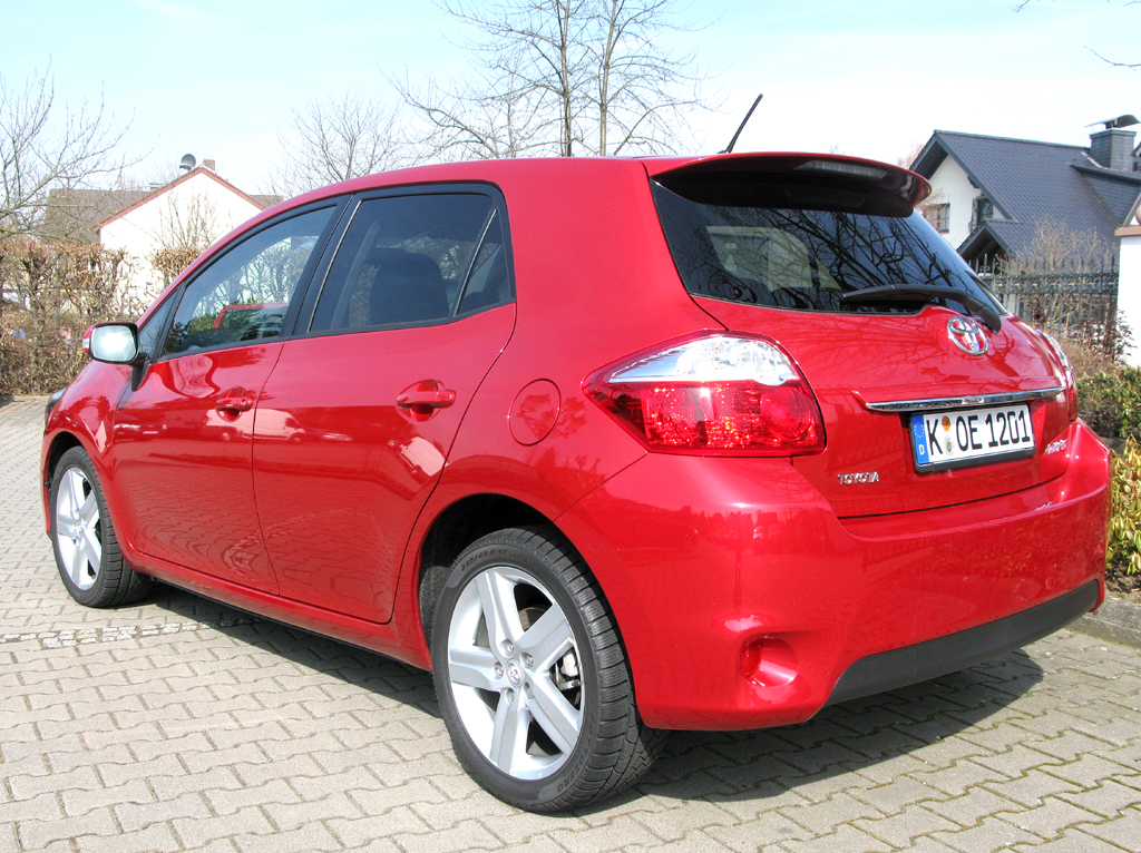 Toyota Auris: Heck-/Seitenansicht.