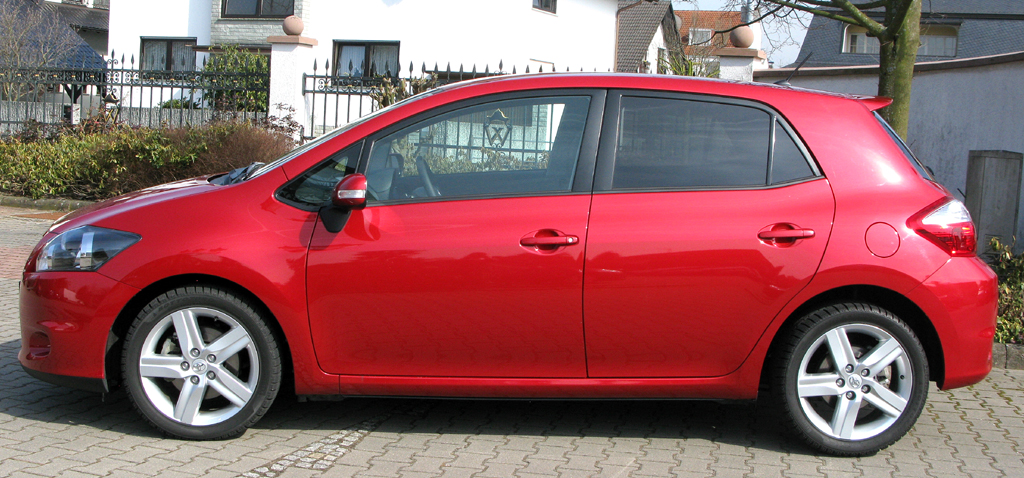 Toyota Auris: Seitenansicht. 