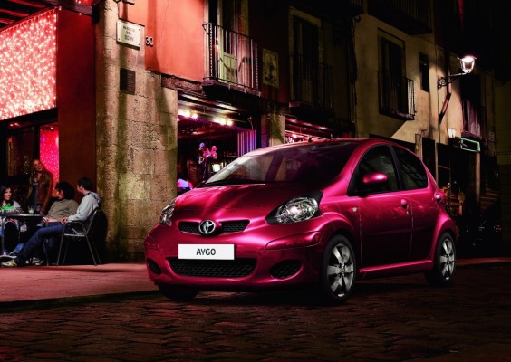 Toyota Aygo Cool Red: Auf Blau folgt Rot