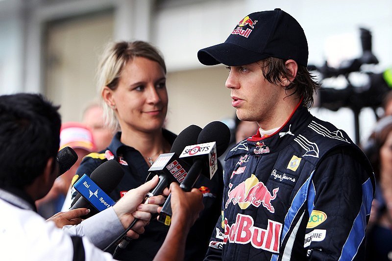 Vettel am&uuml;siert Diskussion um Fahrh&ouml;he: Ein Kompliment