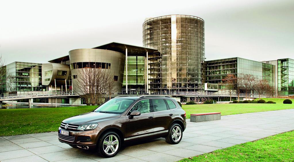 Volkswagen Touareg wird auch in der Gläsernen Manufaktur übergeben