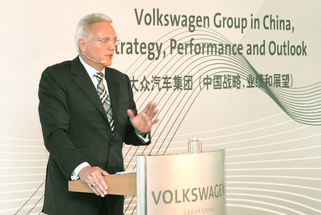 Winfried Vahland, Chef der VW-Gruppe in China, lässt in Peking keinen Zweifel daran, sich die Marktführerschaft nicht mehr streitig machen zu lassen.
