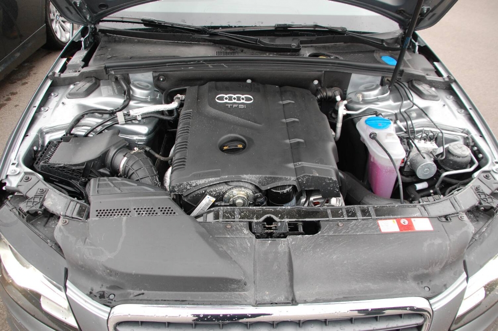 auto.de-Vergleichstest: Audi A4 2.0 T Quattro vs. BMW 325 i Touring